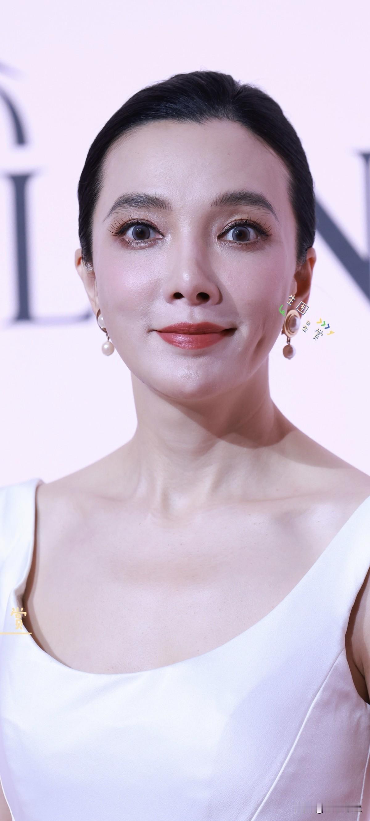 刘彦池× 主持兰蔻活动
时尚气质轻松拿捏 ​​​刘彦池老师的时尚感真的不是吹的，