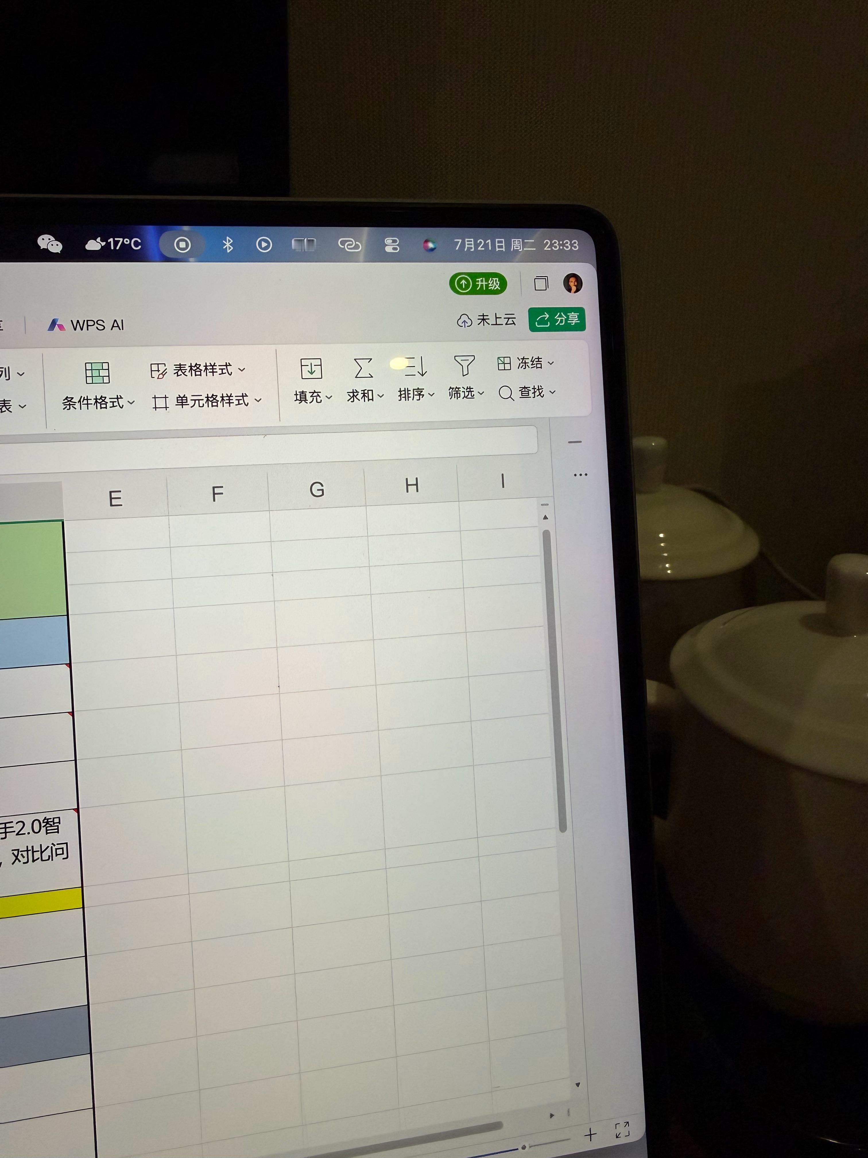 白天忙着拍摄，晚上就得写稿，哪有那么容易的媒体人哦，你呢，已经躺好很久了吧我猜 