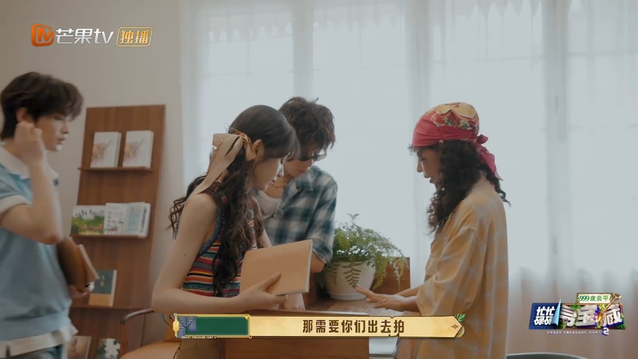 田曦薇拍照讲究的就是效率田曦薇寻宝藏这一块主要就是效率两个字儿，俺们小田鹰眼实锤
