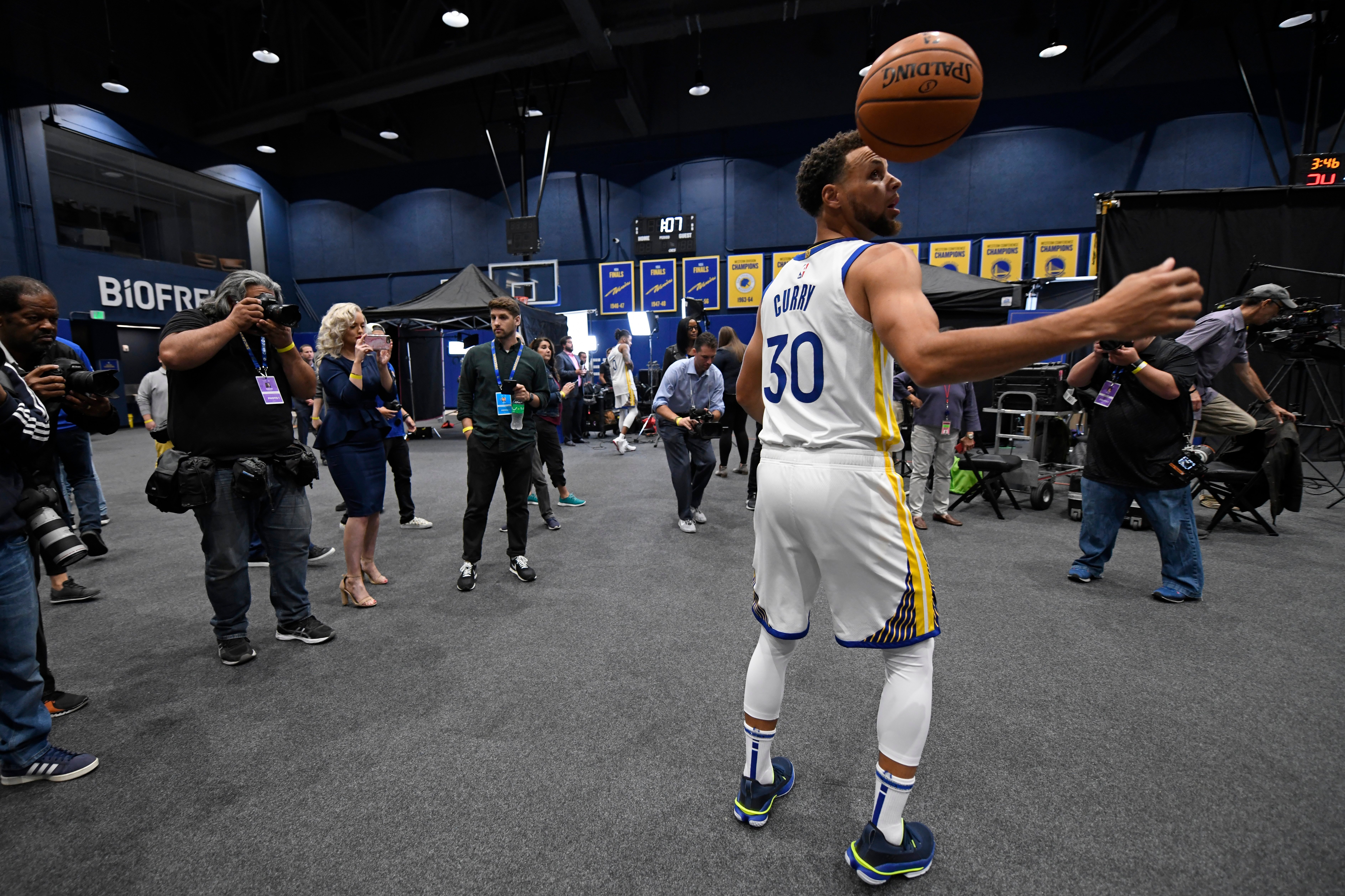 NBA老照片 库里，2019年9月30日，定妆照拍摄现场。 