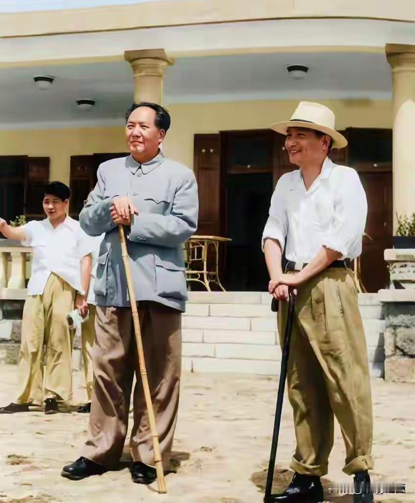 伟人千古：毛主席与党内经济大管家陈云经典影像，值得永久收藏！
 
岁月流转，精神