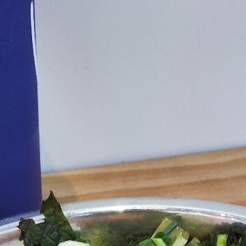希望，如同黑暗中的一盏明灯，照亮我们锦绣的前程，给予我们坚定的信念，无畏的前行；