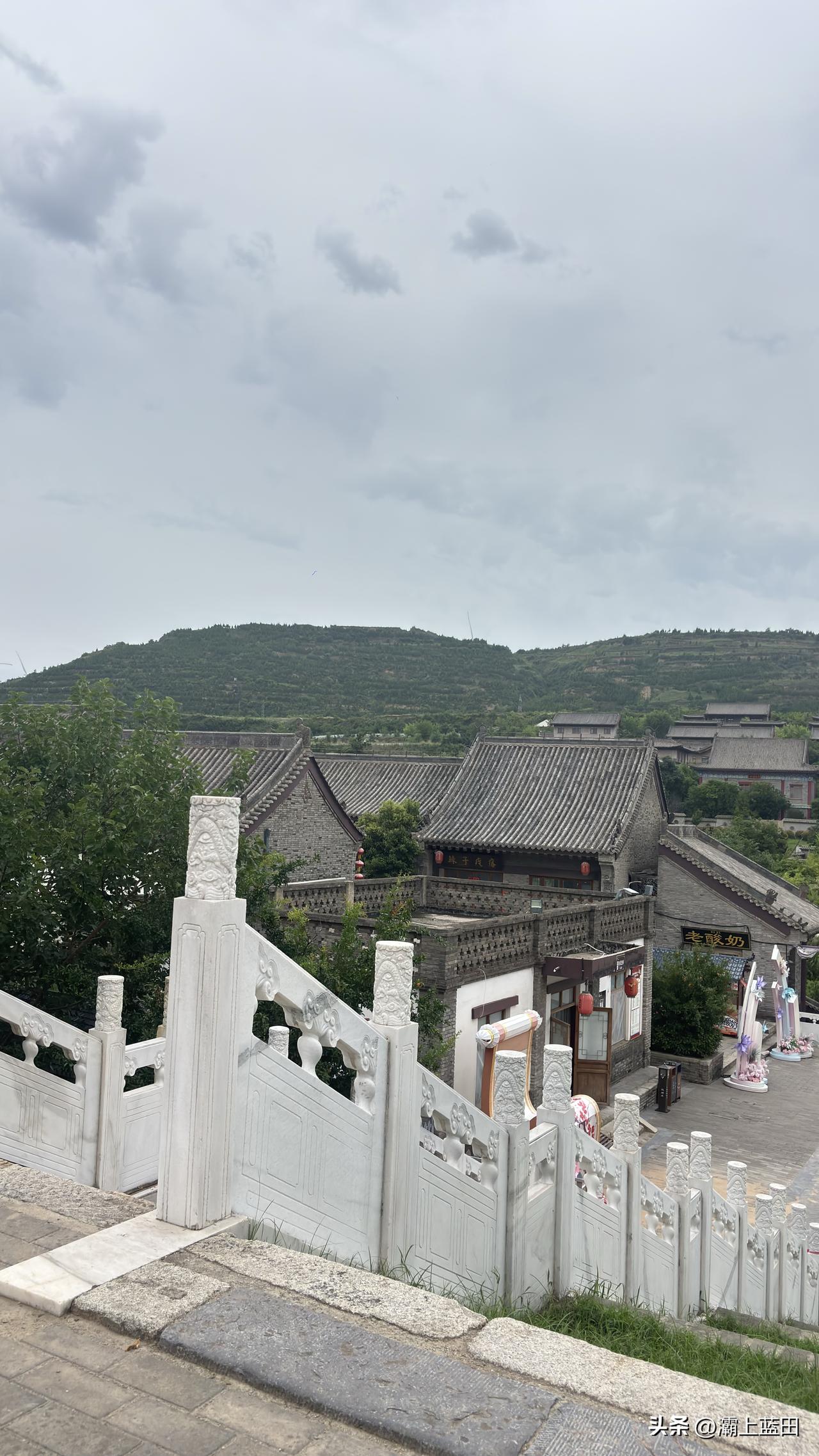 上周六去潼关古城转了一下，这个是仿古建筑群，游客不多，这个景区规模看着可以，就是