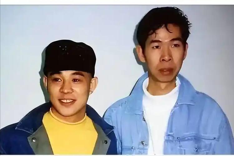 所有人都知道谁干掉了蔡子明，可就是没人敢提名字。
蔡子明也是在跟他谈完一件事情以