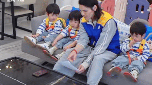 #向佐上带娃综艺了#向佐真的是一个很优秀的人哦，对孩子有爱，对老婆又很宠，带着宝