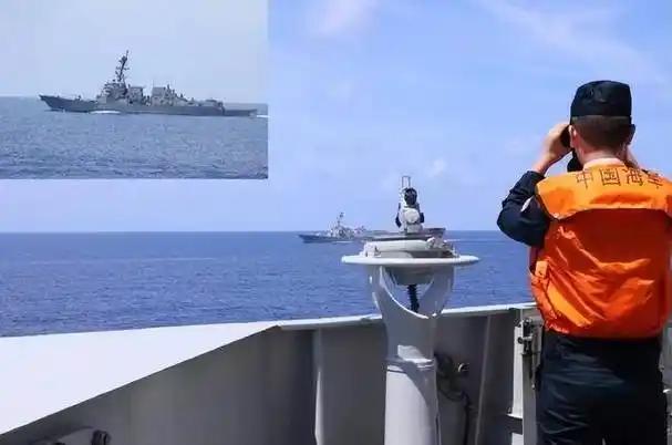 荷兰护卫舰跑到咱中国海域来搞事情，那不是自讨没趣嘛！
这次咱用电子干扰给它来了个