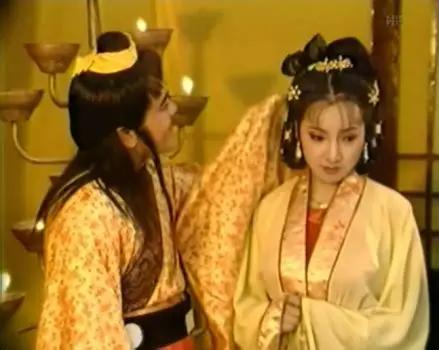 公元267年，西晋皇宫。一个杀羊匠的女儿被叫到御前，接到了一道她这辈子都不敢想的