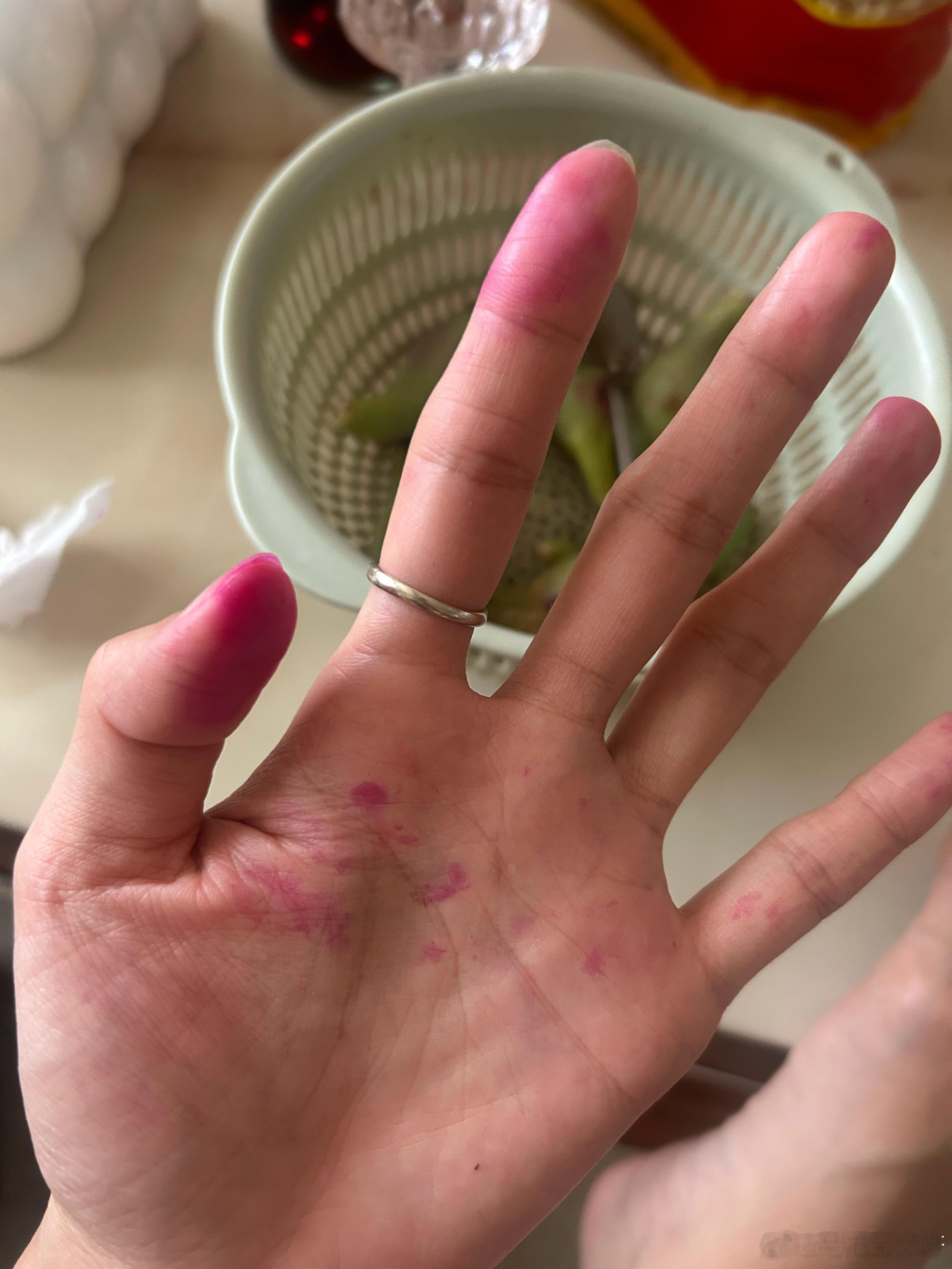 欢迎尝尝这个仙人掌果，尝了就知道有的果子专门为了整人而存在 三亚