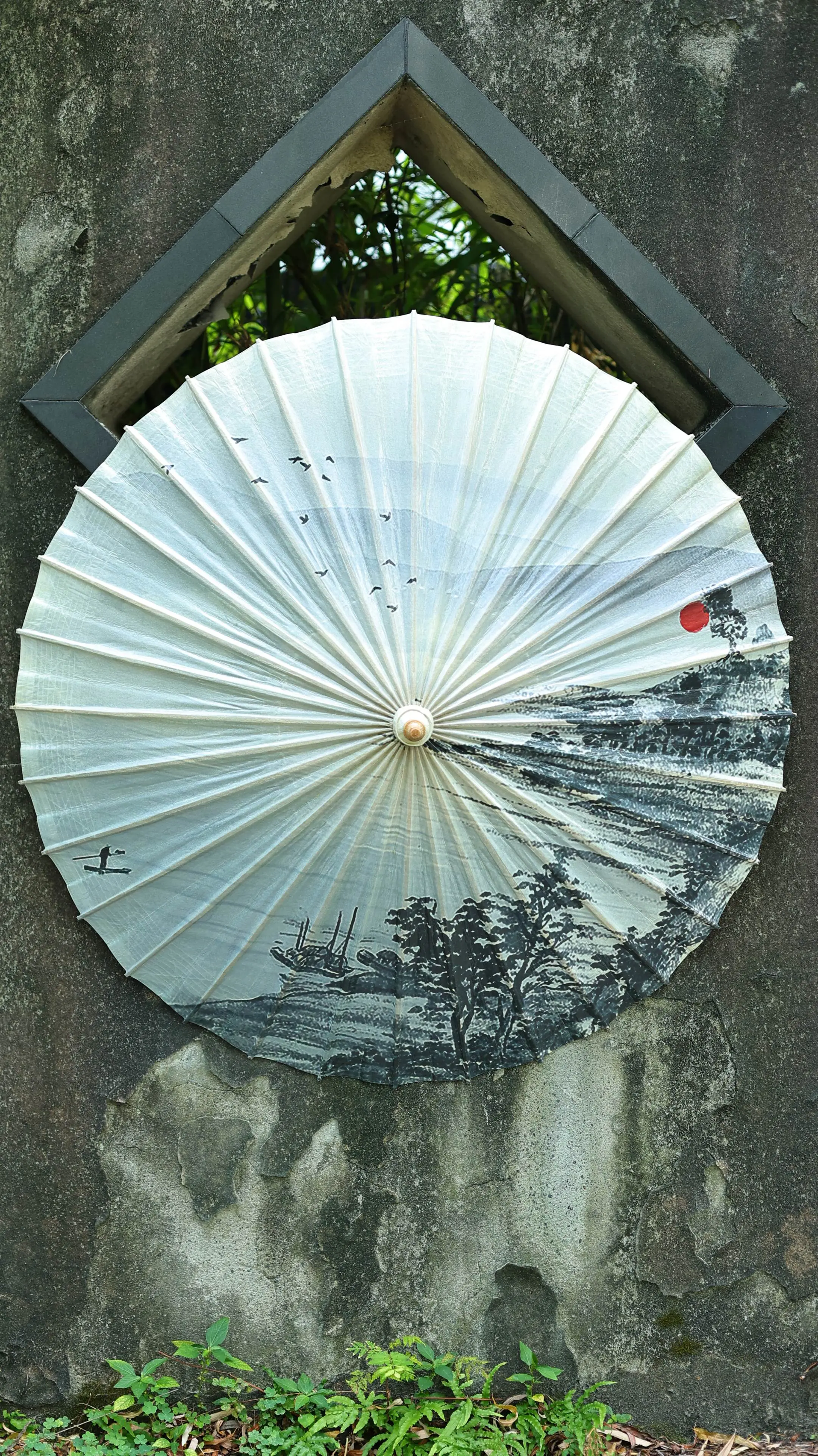【山水系列】远山·油纸伞。青山如墨，晕染在时光的画轴上，撑开这把远山油...