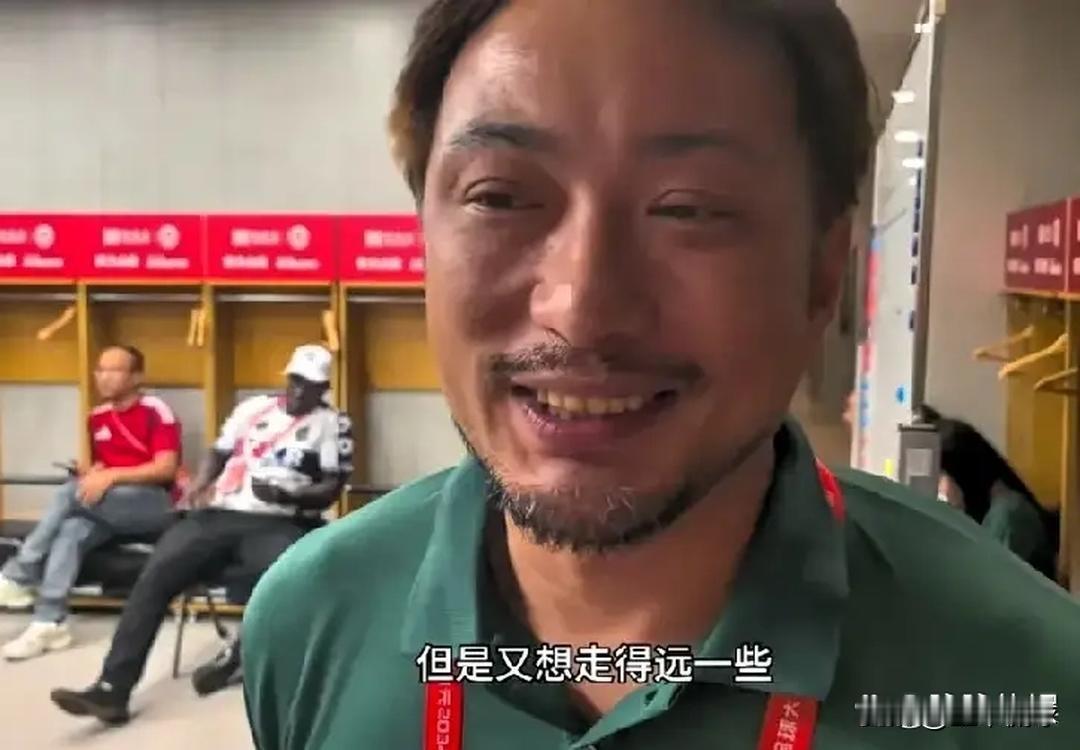 这个老杨，人家只是想给自己一个台阶，没有让你把人家博按住不说话。自己办比赛拿不了