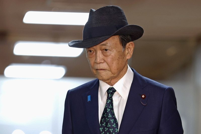 日本自民党副总裁麻生太郎近日公开为高市早苗涉台错误言论“叫好”，称其国会答辩“没