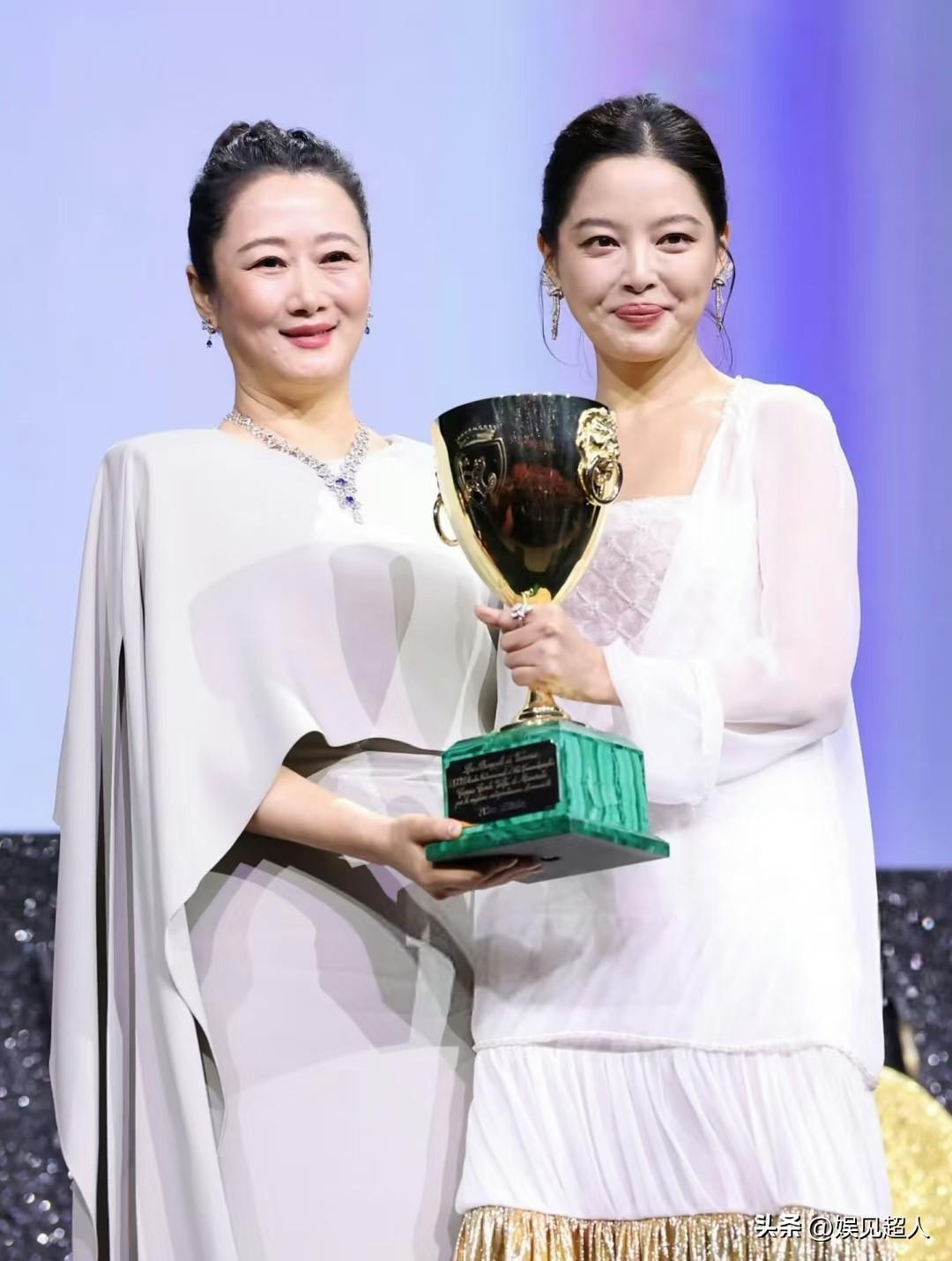 别再迷信“有钱才能养出好孩子”了！辛芷蕾的经历直接戳破真相：家里穷、爸妈没高学历