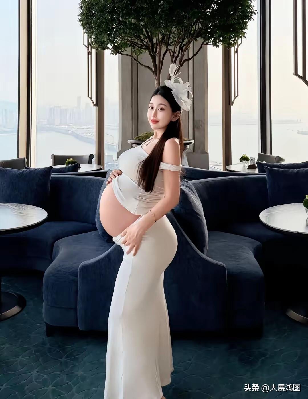 孕期的优雅时光，窗边轻抚孕肚，享受宁静的午后。