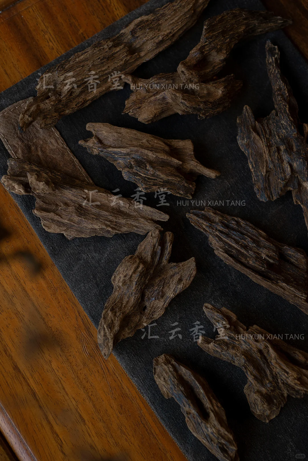 它们总会让我感叹造物之美，沉香古朴的美🙏