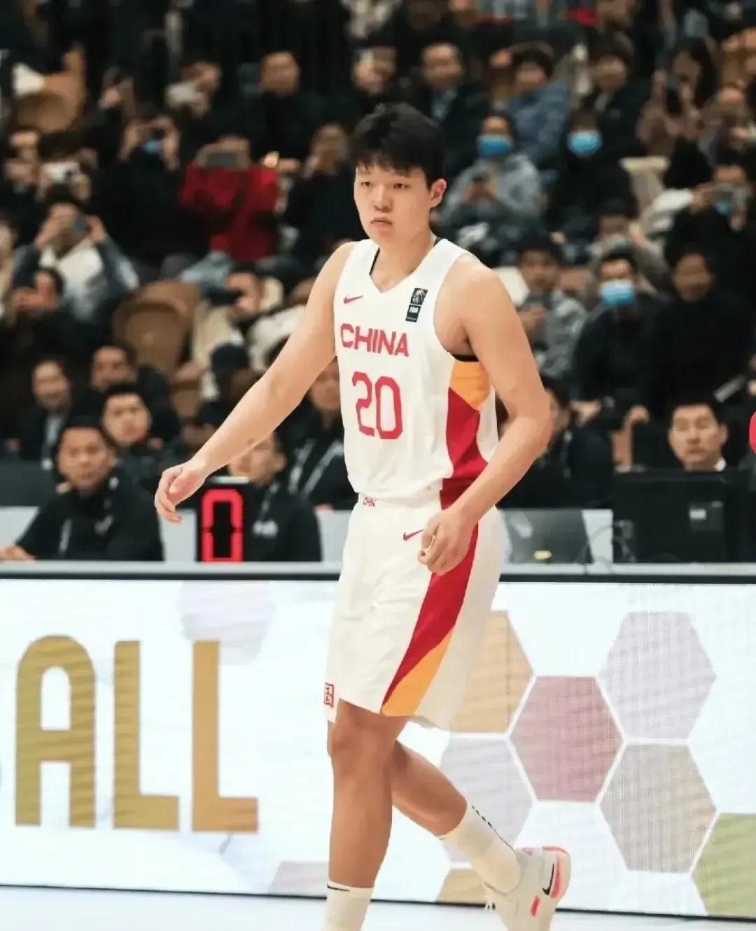 打完日本后，就别再吹什么杨瀚森2024NBA选秀首轮！他打了四个，两个通过脚步创