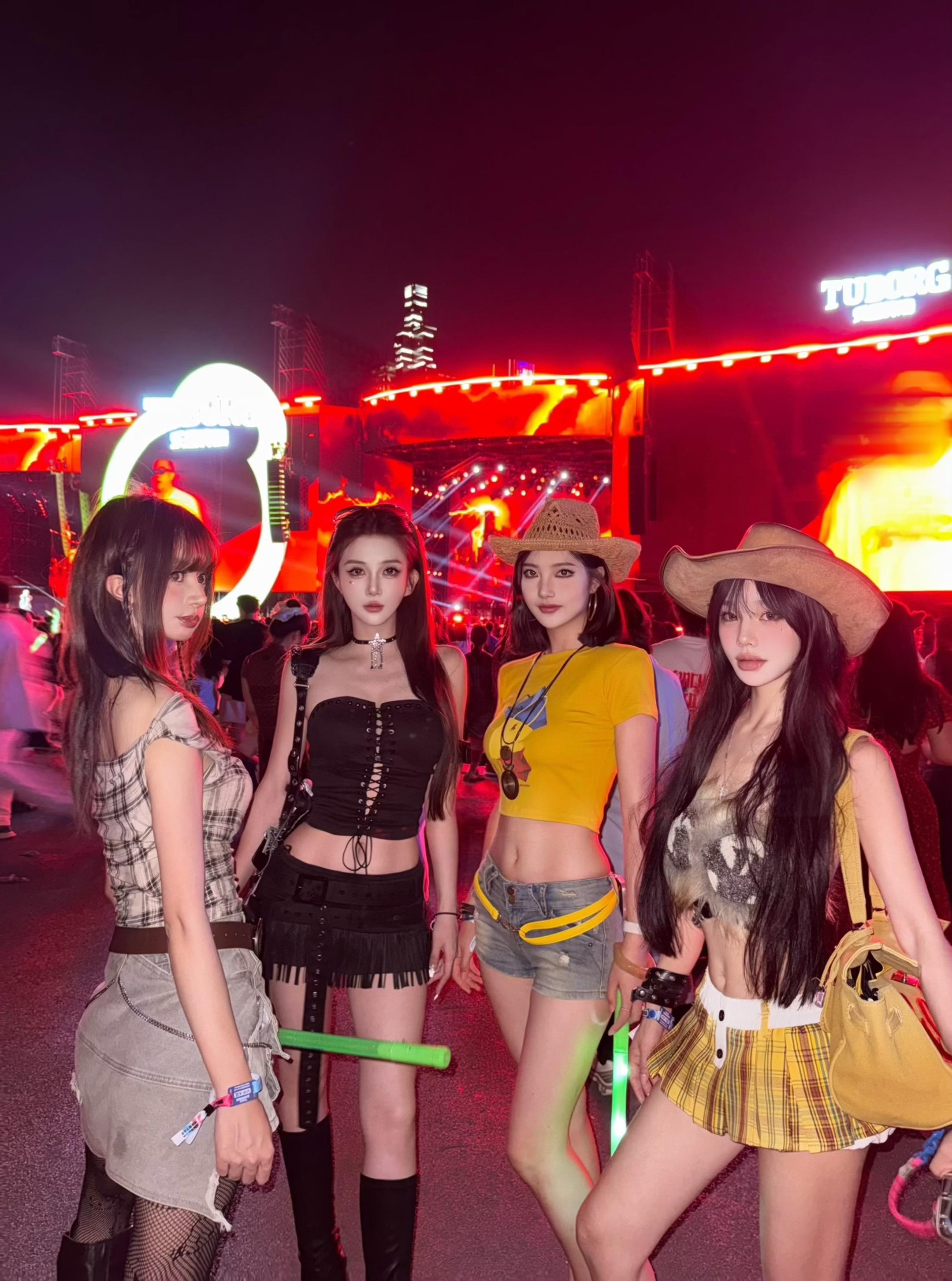 音乐节比盛夏更热烈❤️🖤💛🧡 跟好姐妹看了贵阳场银河左岸音乐节，太开心了！