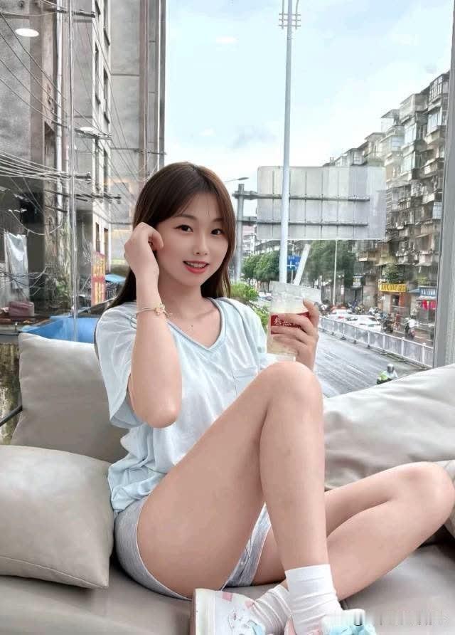 因为有你 我才有了爱笑的眼睛时尚性感魅力迷人 甜系女孩 青春靓丽