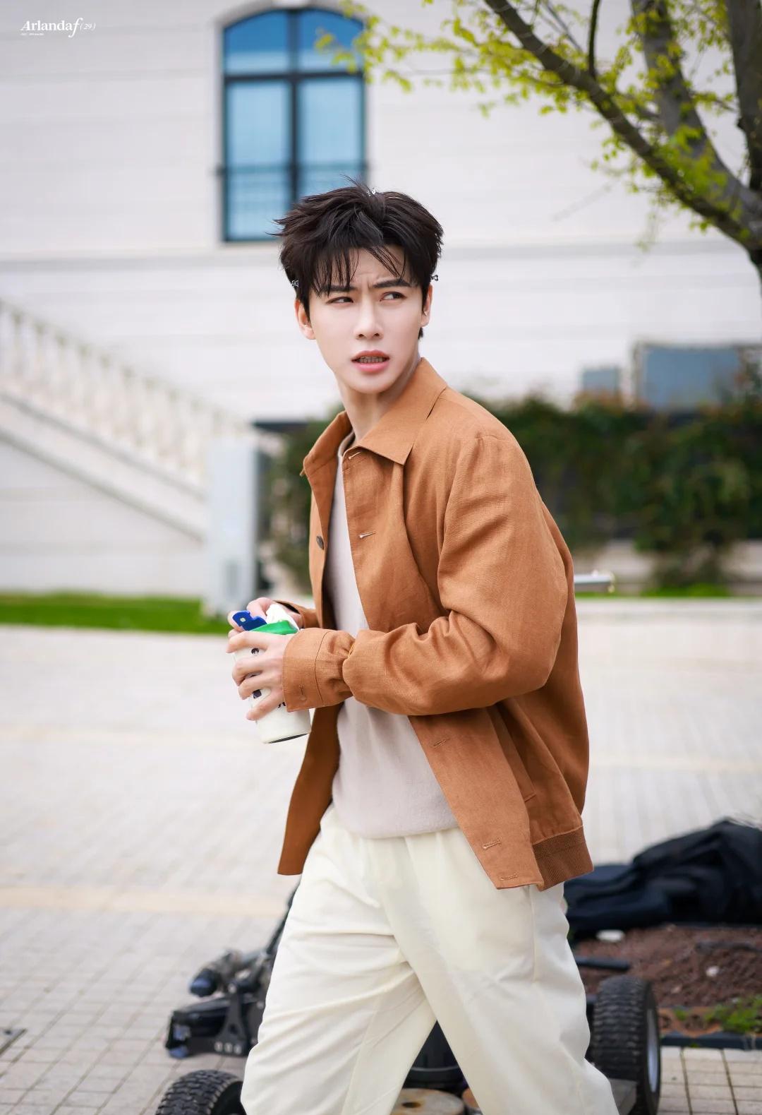 𝟎𝟒𝟎𝟒今日𝐥𝐨𝐨𝐤
代高政 OOTD站姐直拍 路透 演员 追星