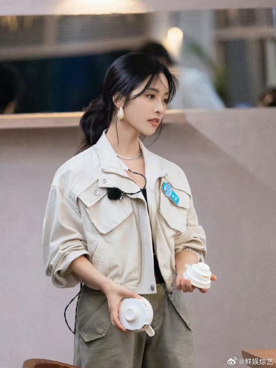 沈月到处打工你好星期六老搭档重逢新综艺，沈月的打工之旅充满惊喜，熟人局太好嗑 