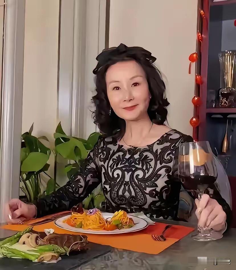 包装出来的中老年网红，不敢相信精致生活都是假拍