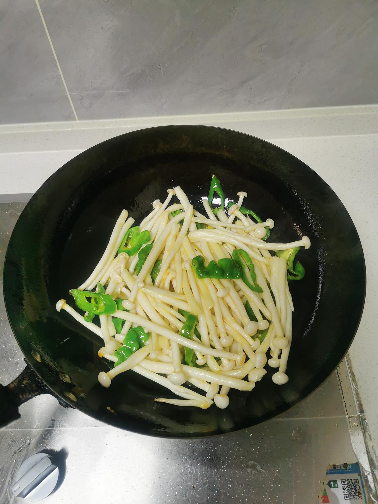 如果国家对预制菜有严格的卫生管控和监督，我个人是愿意买预制菜回来做饭吃。
做为打