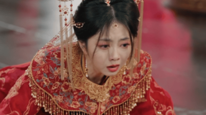 怪不得肖瑶像个提线娃娃 谭松韵用眼神和微表情撑起了这个角色，被控制时的机械感，内