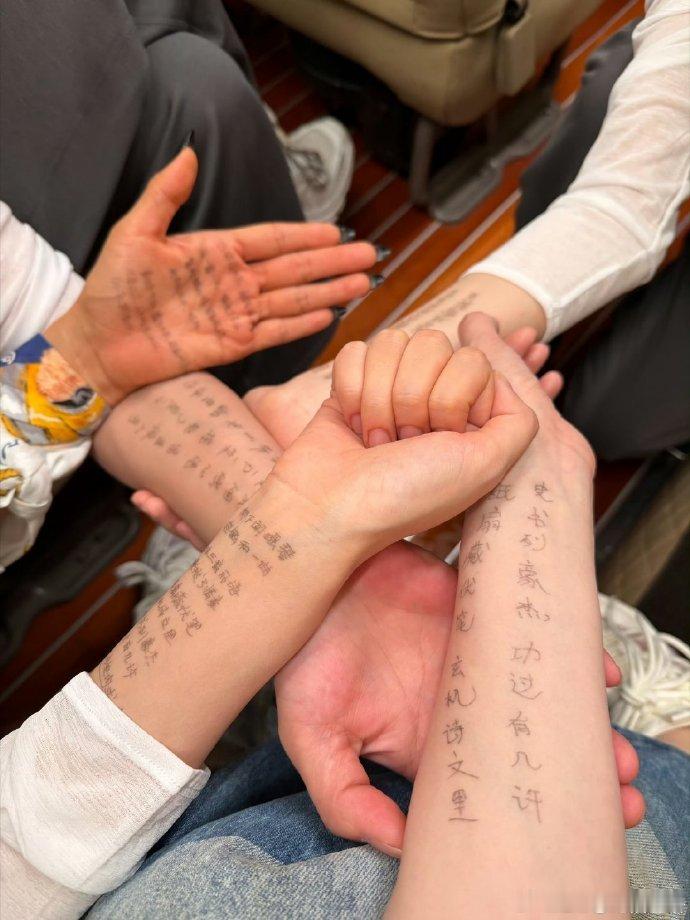 李小冉王濛唐艺昕三公小考再合体三公小考直接拿下舞蹈组第一、总分第二，这个成绩完全