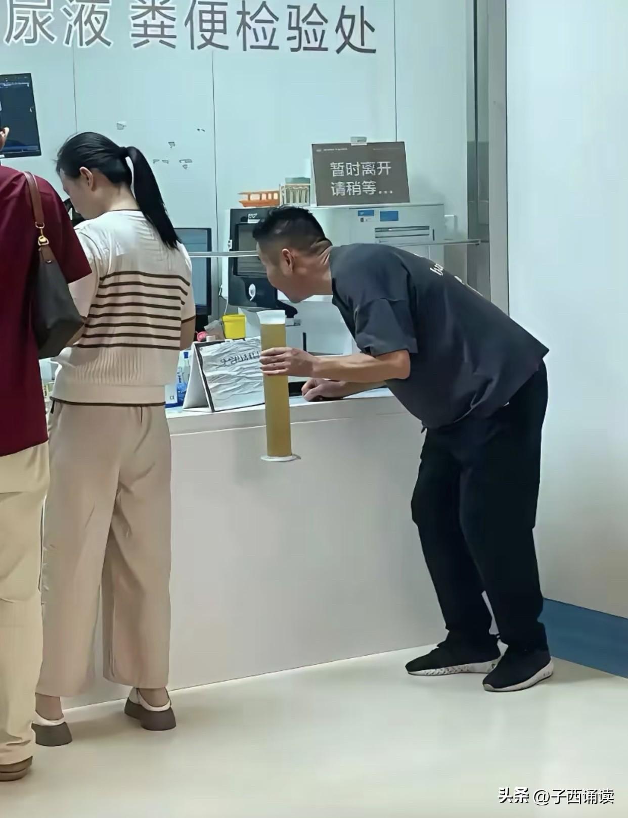 哈哈，看得出来，这哥们有病而且病得不轻，但是前列腺肯定没问题，不然拉不岀来这么多