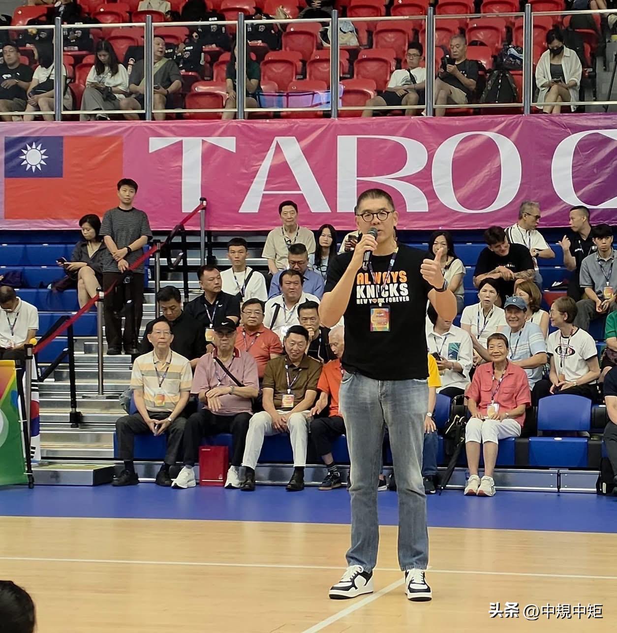 国民党前副主席连胜文今（23日）在脸书发文表示，昨天与小球员们分享今年NBA总冠