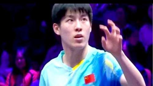2026重庆冠军赛男单决赛，中国小将温瑞博1-4不敌法国选手勒布伦，与冠军擦肩而