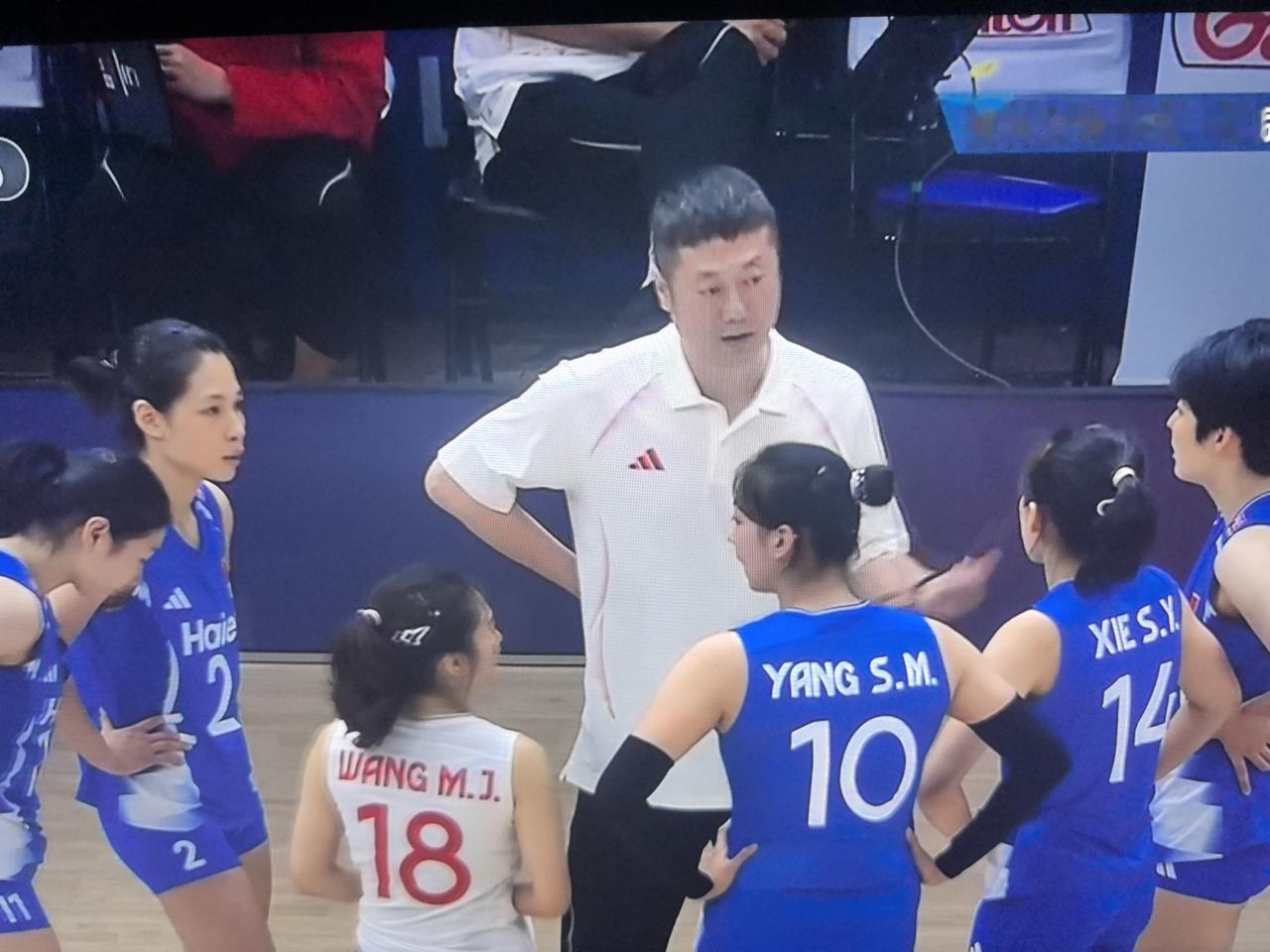 女排是三心牌的！让国人赛前有信心、看比赛放心、看完比赛舒心…
女排表现越来越好越