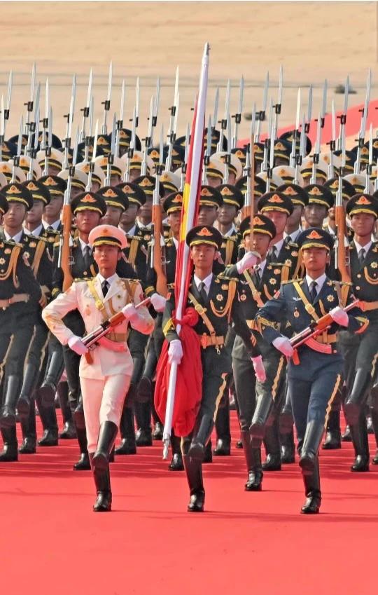 9.3大阅兵，震撼人心，展现了我们祖国军队的强大，威武雄壮，为我们伟大祖国强大而