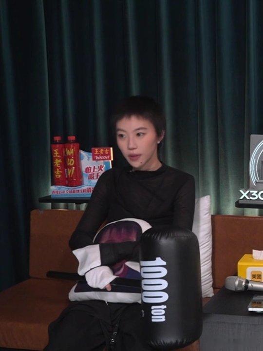 何炅推荐窦靖童唱改变窦靖童吟唱幻视王菲歌手直播多亏何炅推荐这首《改变》，冷调电子