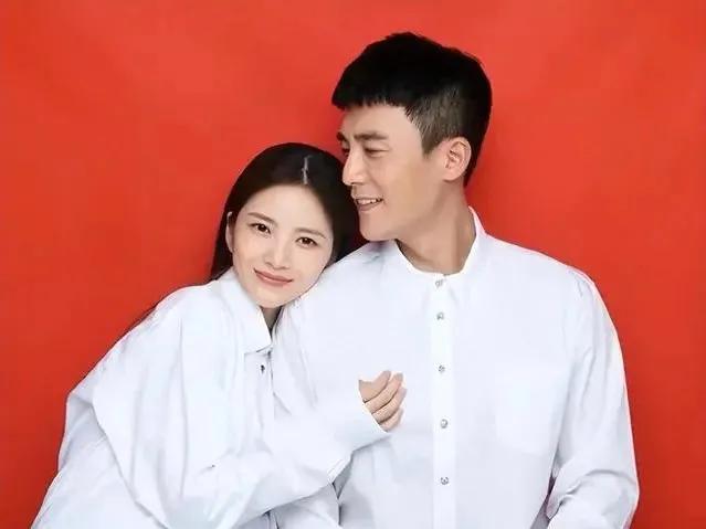 原来大家的经历都差不多，杜淳老婆王灿分享了自己在奢侈品柜台被歧视的遭遇。[捂脸]