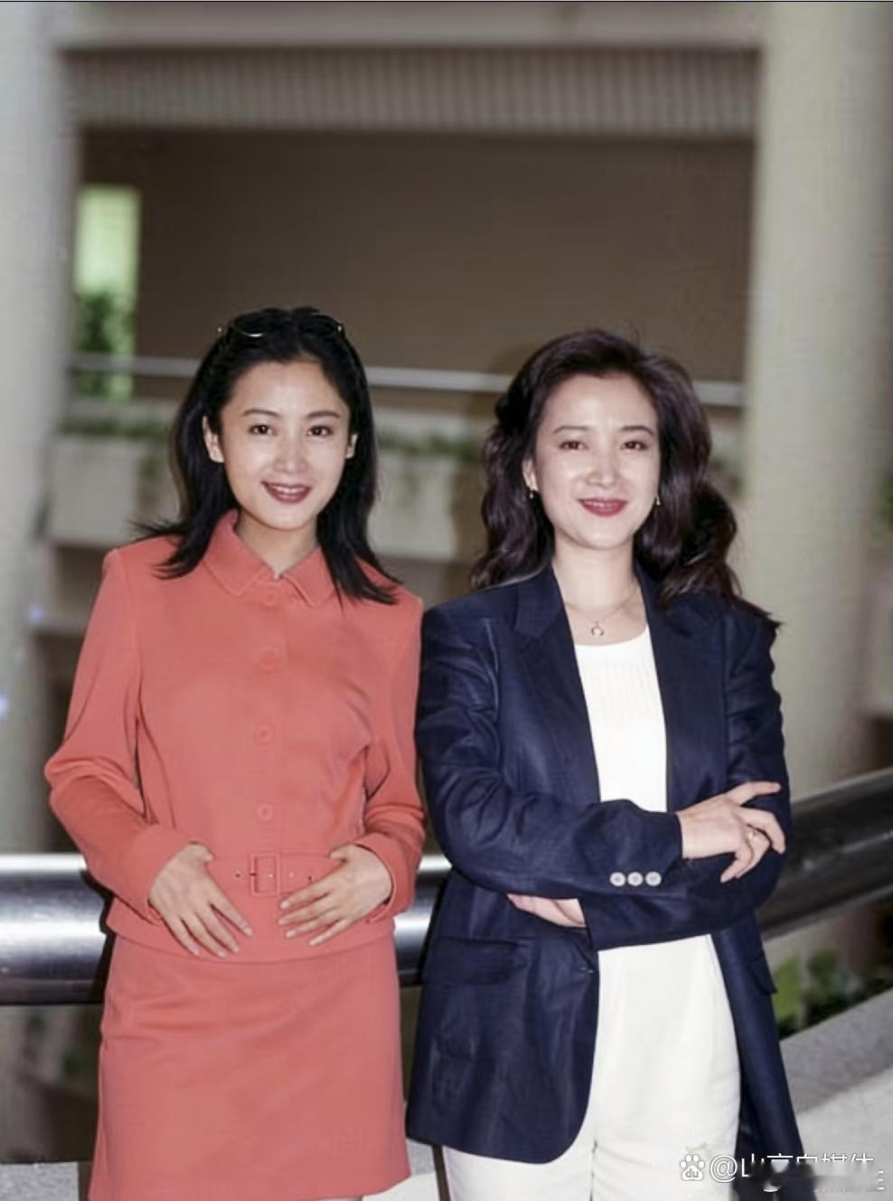 三十年前陈红与何晴的合影，两人都很漂亮 