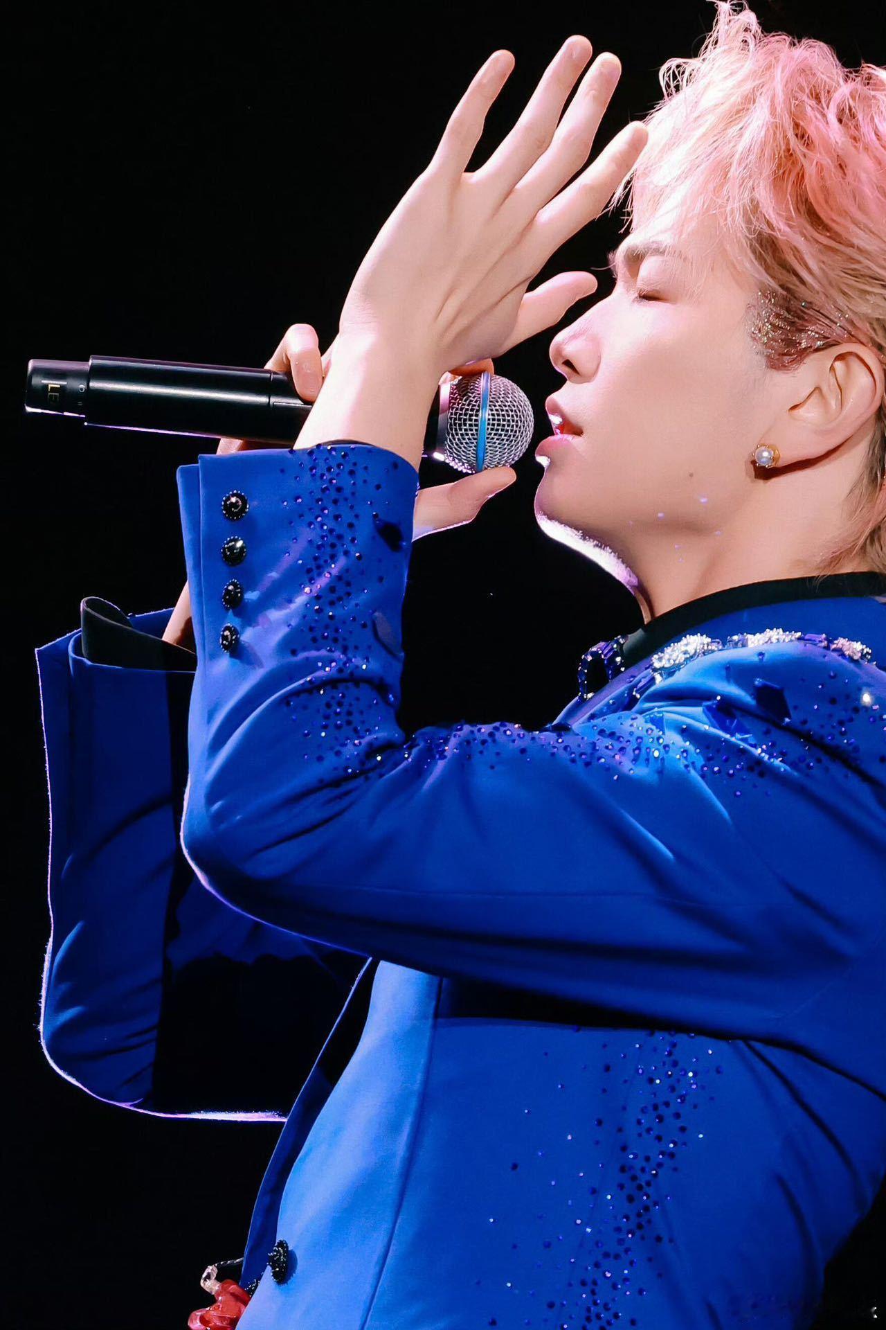 台上颜人中回应了台下农民工颜人中这回应绝了，抽象还得看网友 