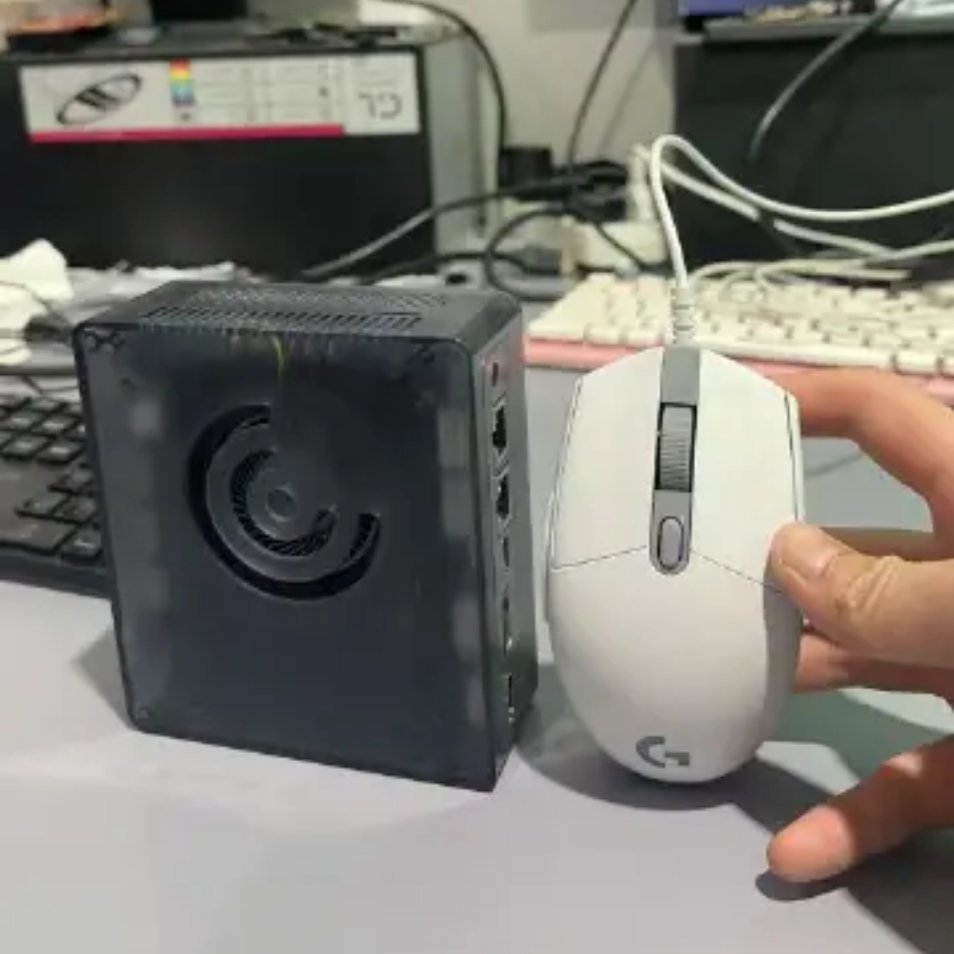 鸽鸽蜂鸟办公电脑，1588元，仅一个罗技G102鼠标的大小。有比i3 12100