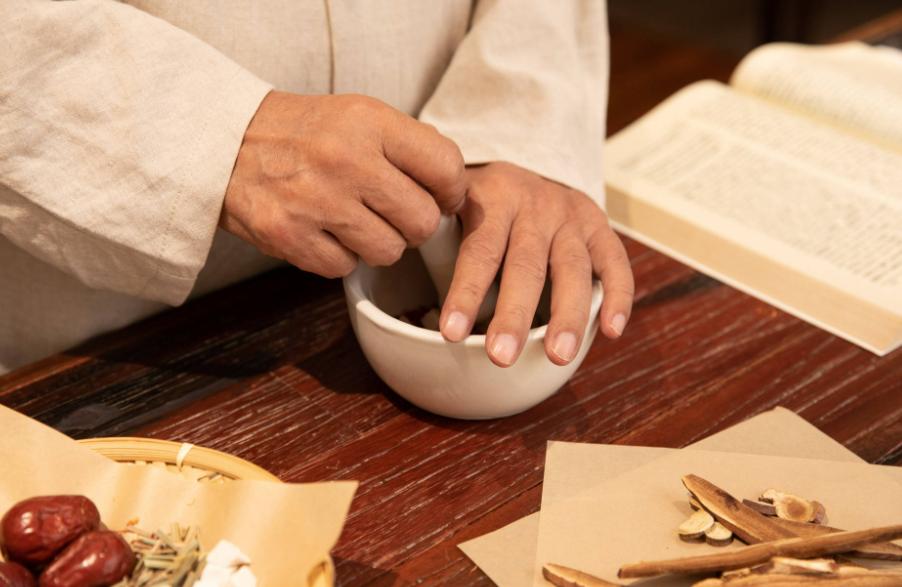 提前预知寿命，老中医告诉我们了，如何依据脉跳判定生死：
好多人每年体检都查不出毛