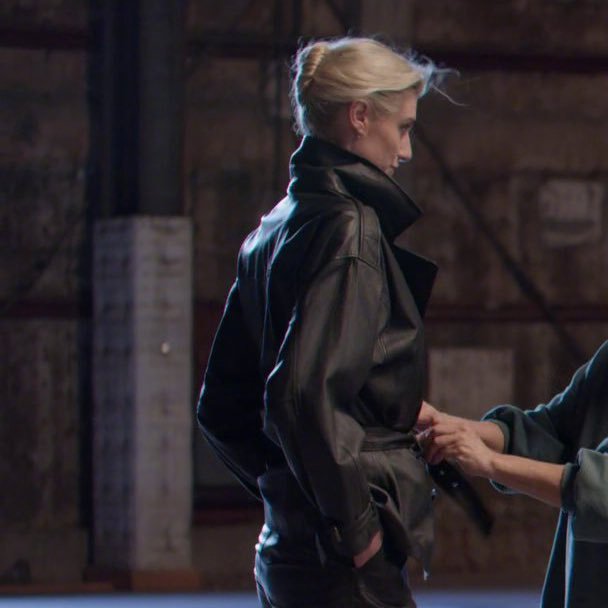 《玛克辛》片场幕后的伊丽莎白·德比齐&米娅·高斯 对手戏不多但很有火花，希望两人