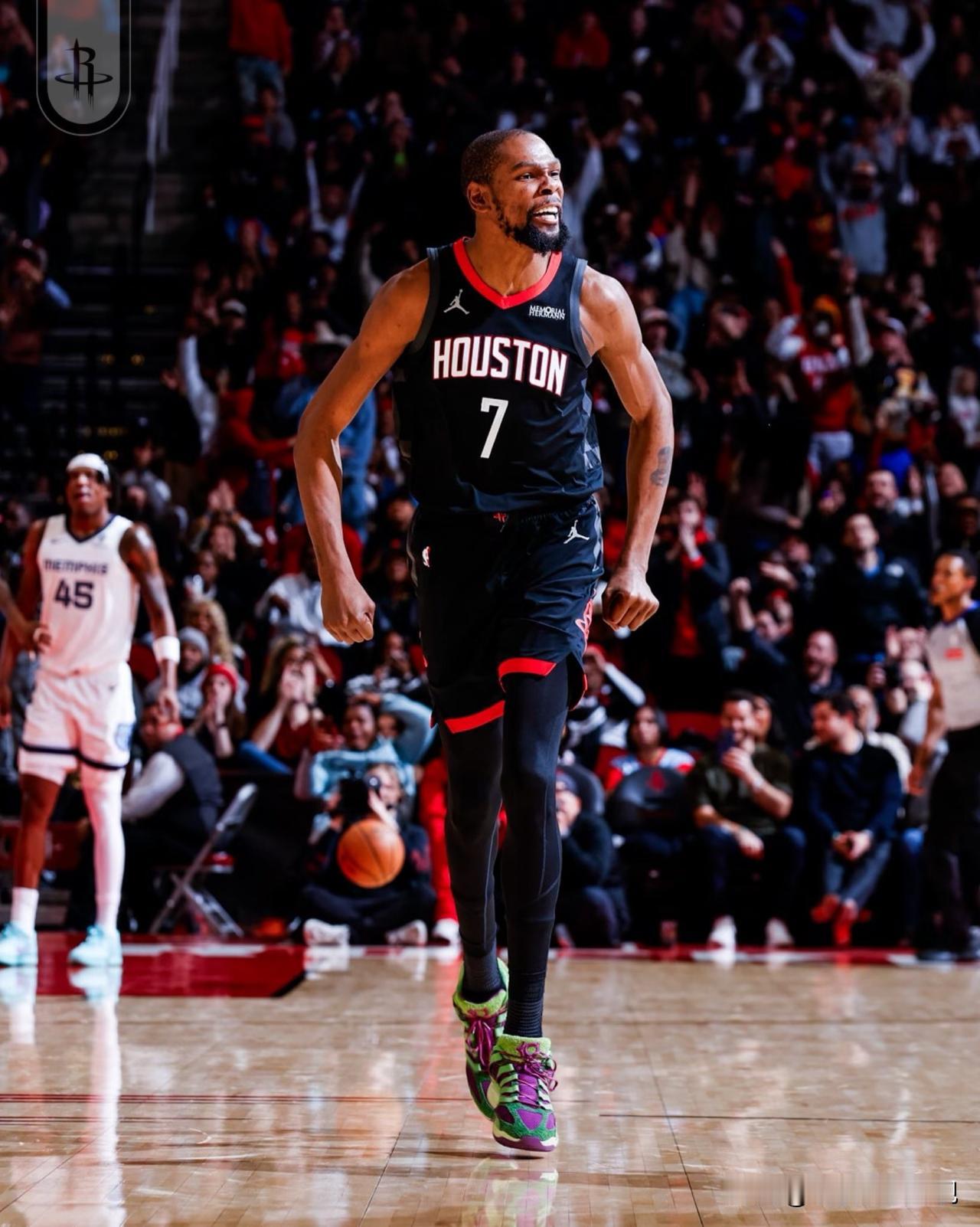 杜兰特将缺席火箭打步行者的比赛，官方给出的是杜兰特受伤了。
杜兰特到底是轮休性质