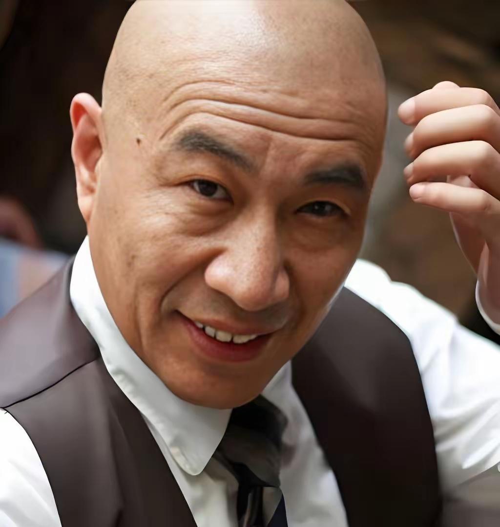 大家还记得这位男演员吗？

他今年68岁，土生土长的北京人，1米84的大高个，身