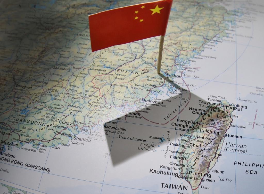 美媒又拿台海冲突算账，全球一年或损失70万亿，但它们忘了，统一从来不是能拿来打折
