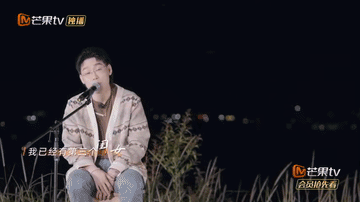 弹壳唱过最温柔的一首rap 这架势，以为要唱民谣呢…… ​​​