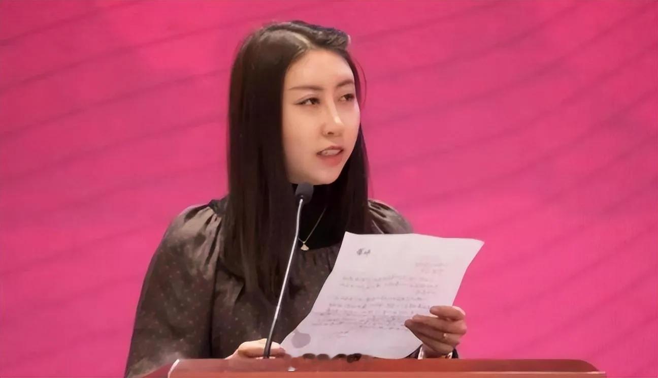 笔骨子有事说事 👉🏾蒋方舟被打假后贾浅浅不应再沉默最近文坛最热闹的事儿，莫过