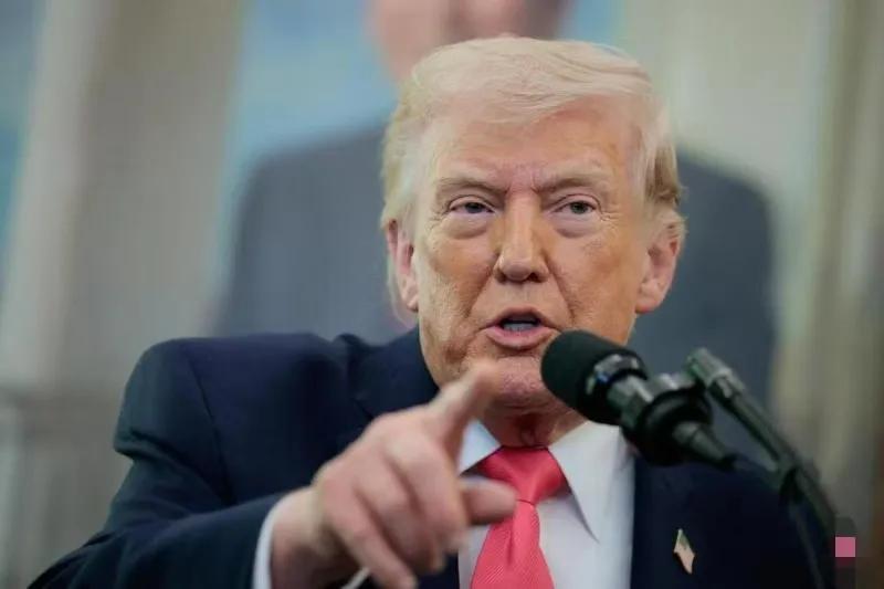 特朗普今日"迷惑行为"大赏
1️⃣ 单方面宣布"赢麻了"
特朗普在白宫讲话中单方