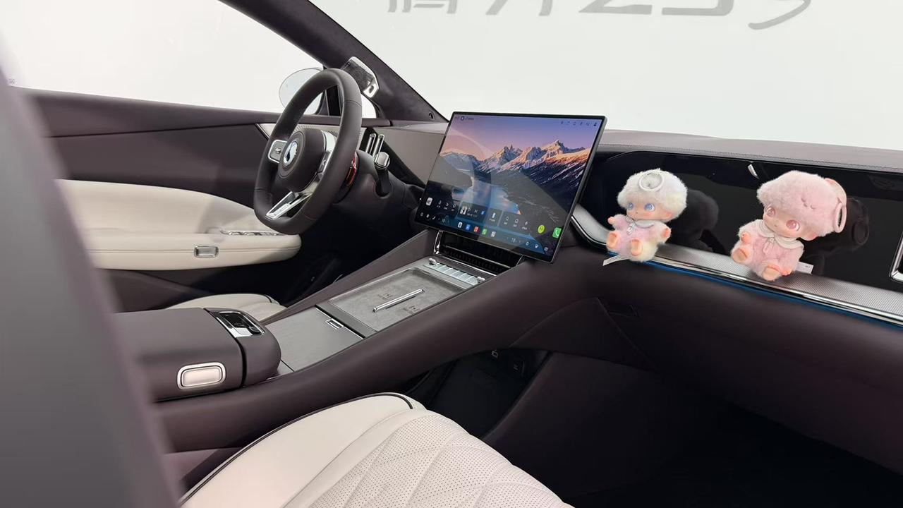 早前我们拍摄过的腾势Z9S
现确定于8月3日进行预售
腾势Z9S定位35万级，中