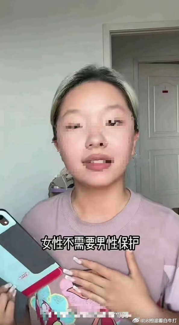 半裸救人被质疑厨师无需自证清白这个话题其实可以延伸一下，为什么会发生这一切。应该