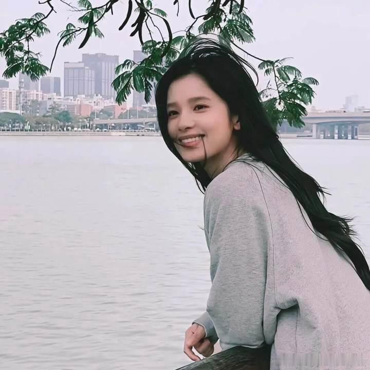 张婧仪回忆坐在地上爆哭让张婧仪爆哭的事是什么听完张婧仪讲述独自坐在地上痛哭的往事