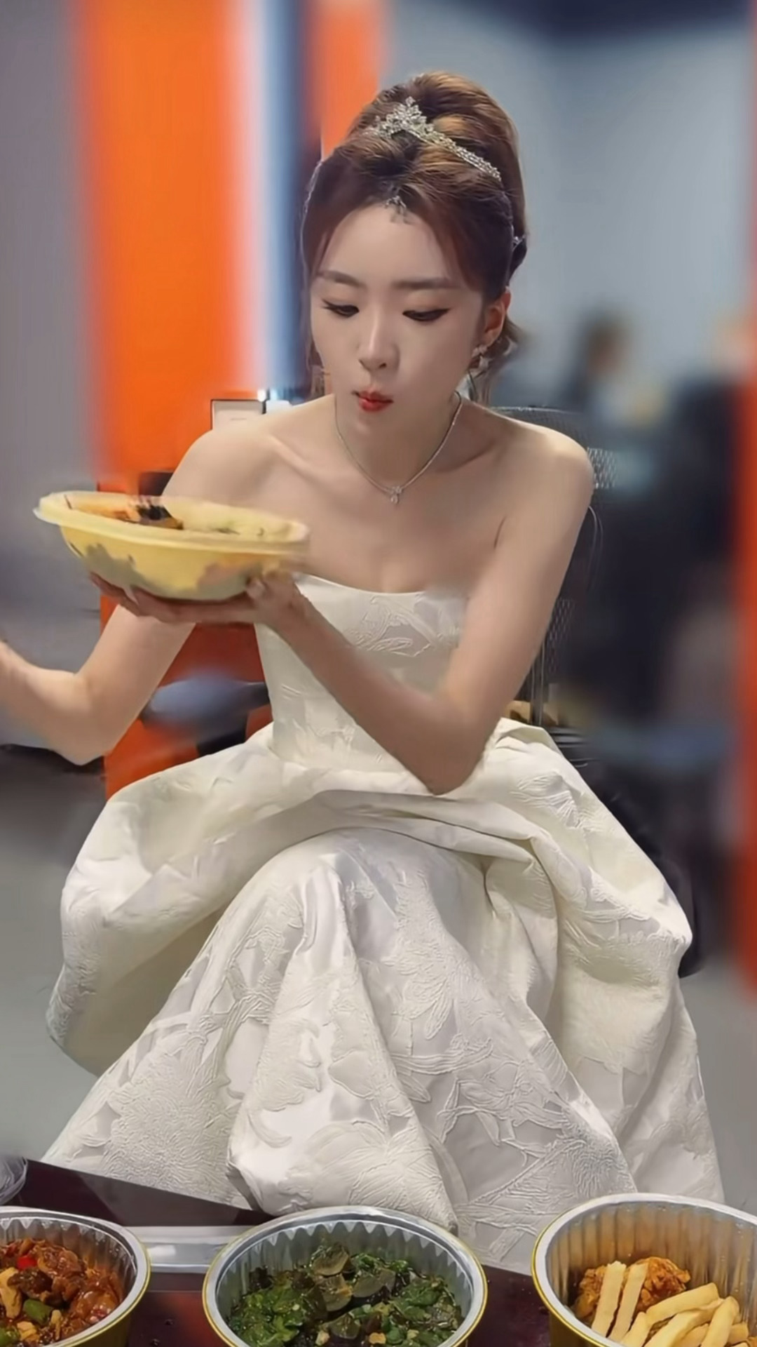 张月  吃饭从不用追在屁股后面好声好气哄着吃的宝宝 甚至到饭点了还会主动问妈妈饭