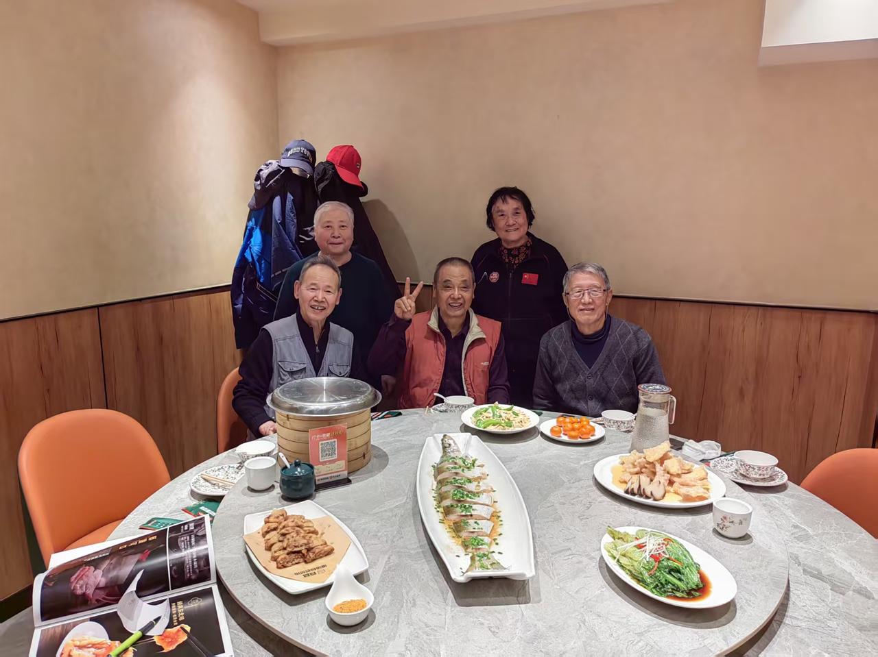 我更新了个性签名：15年前那个我已消失，眼下，癌症对我就是一个慢性病。明天，生与